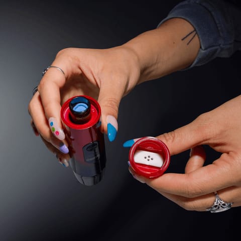 how to use a disposable vape pen with button